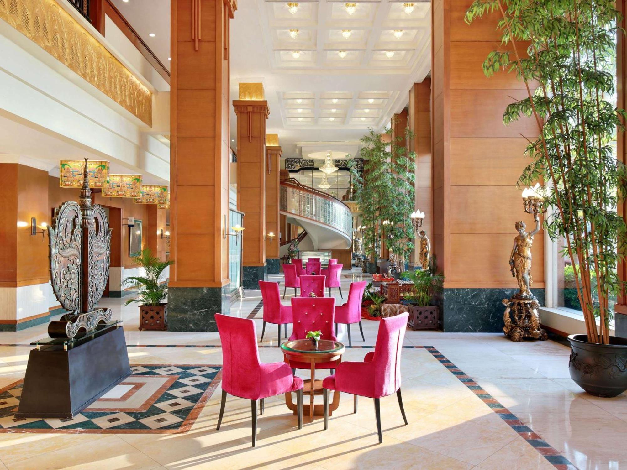 Novotel Solo Екстериор снимка