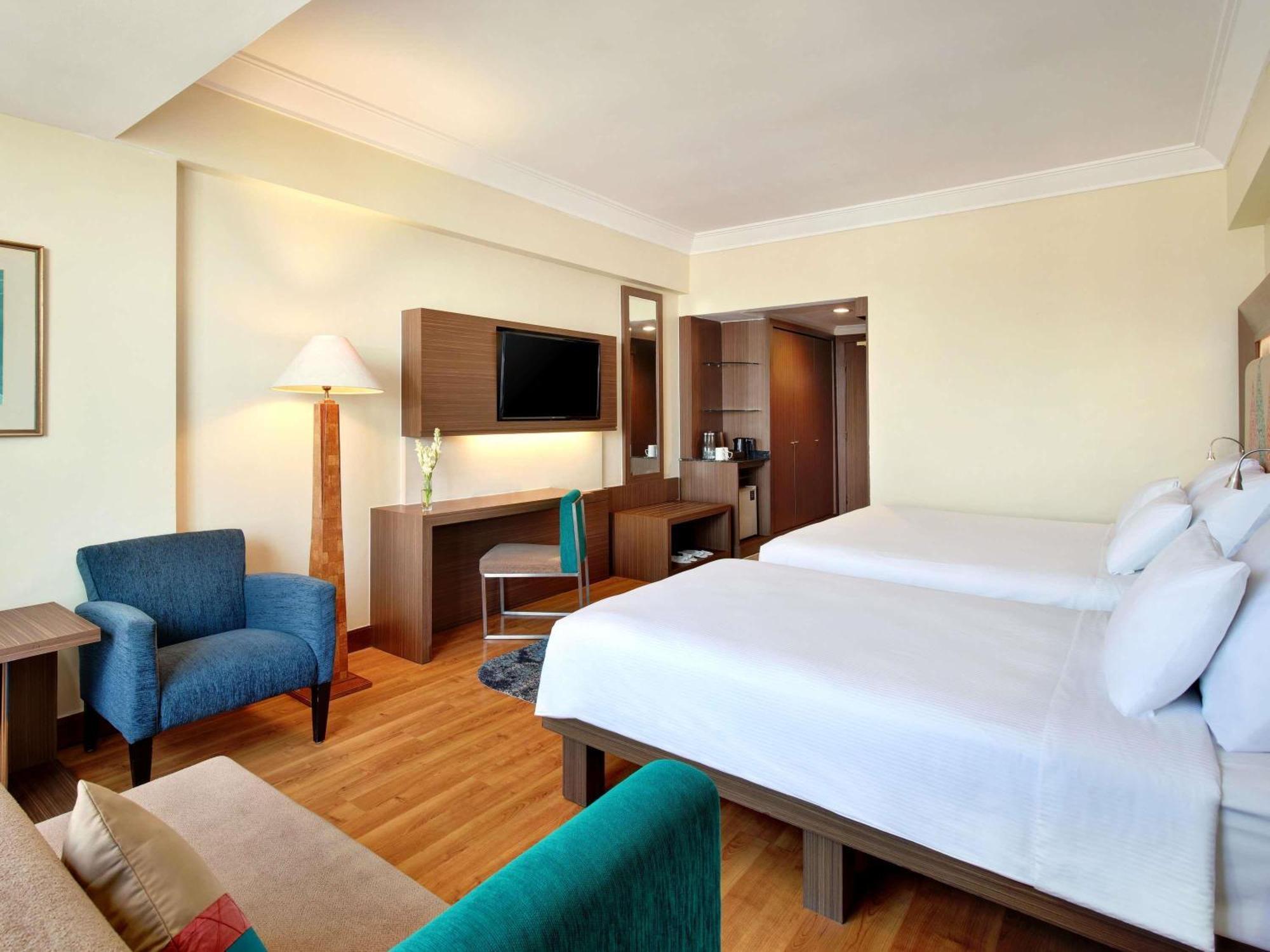 Novotel Solo Екстериор снимка