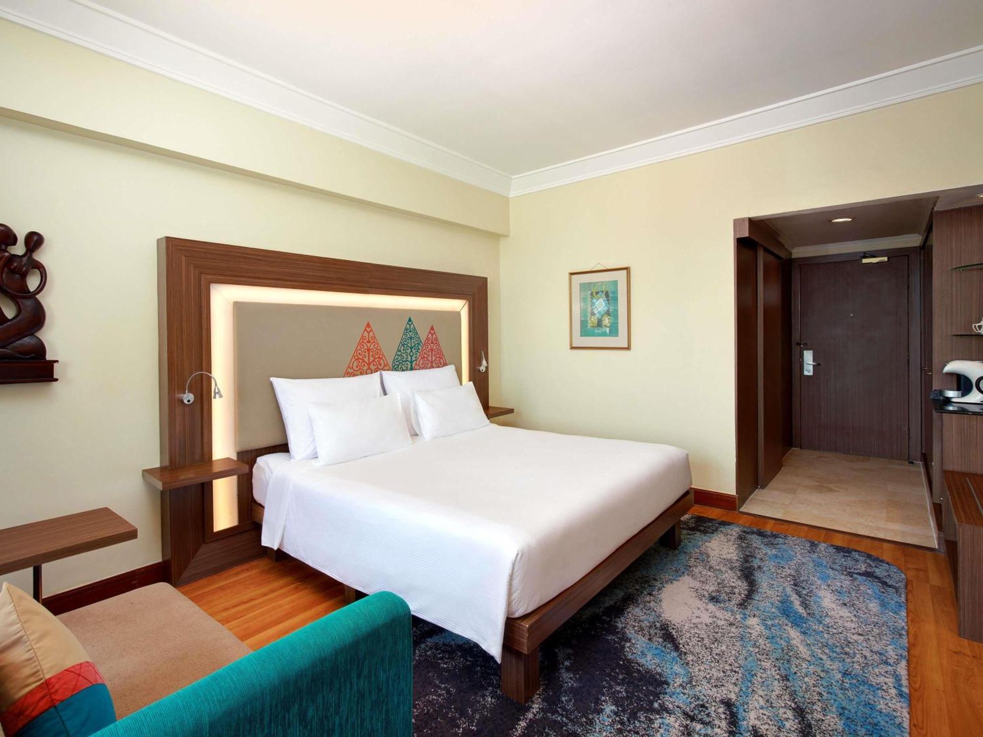 Novotel Solo Екстериор снимка