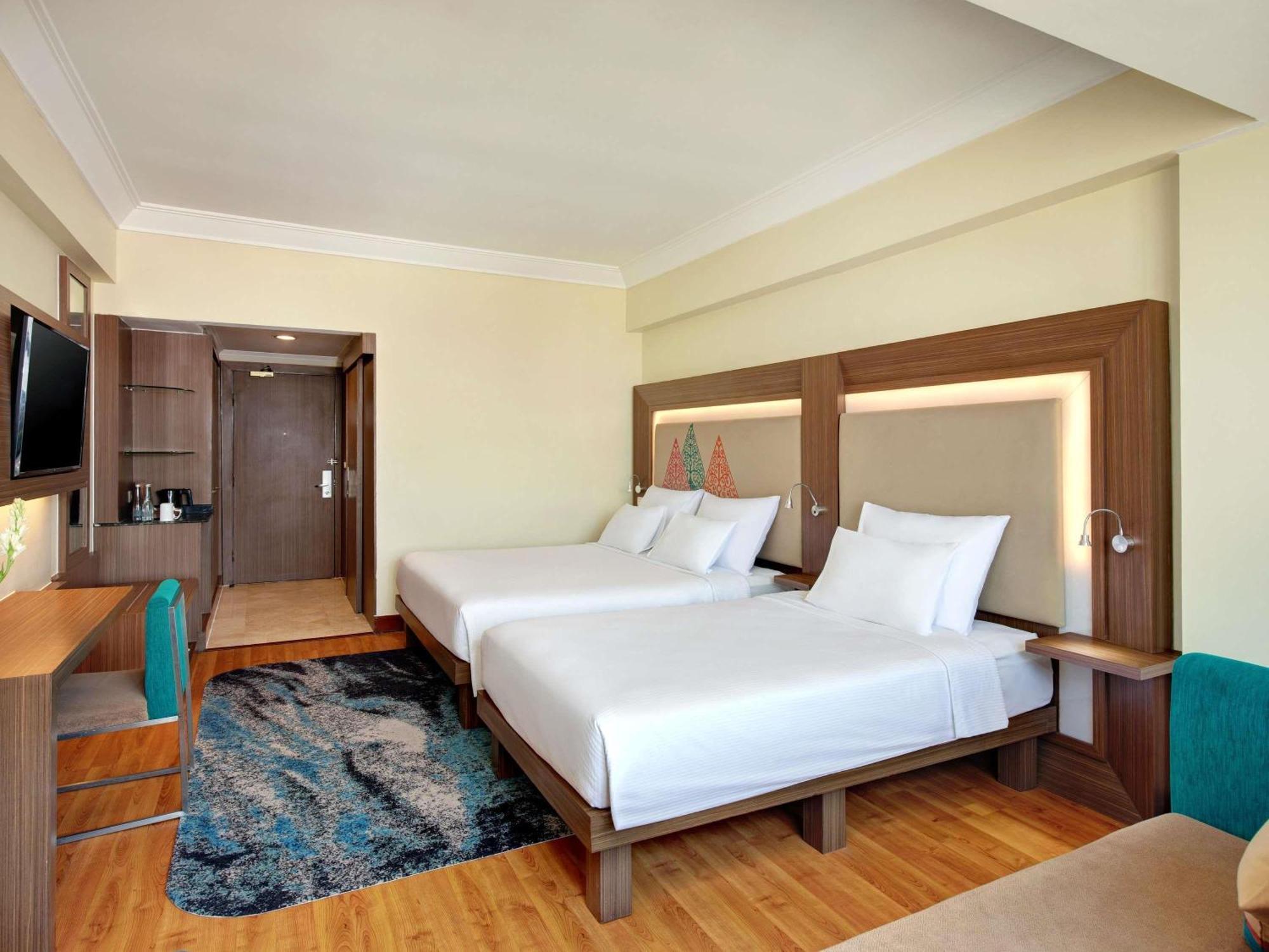 Novotel Solo Екстериор снимка