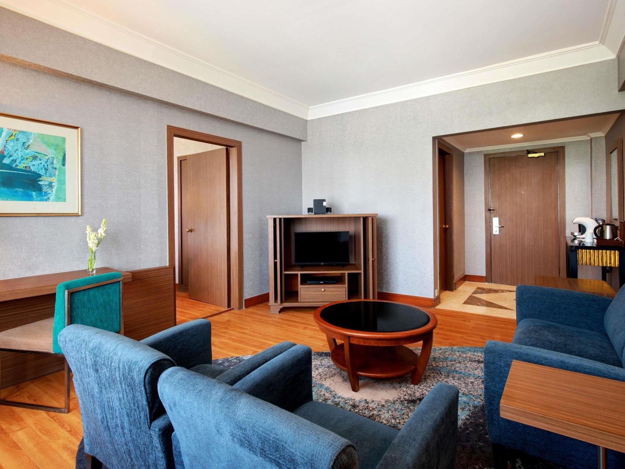 Novotel Solo Екстериор снимка