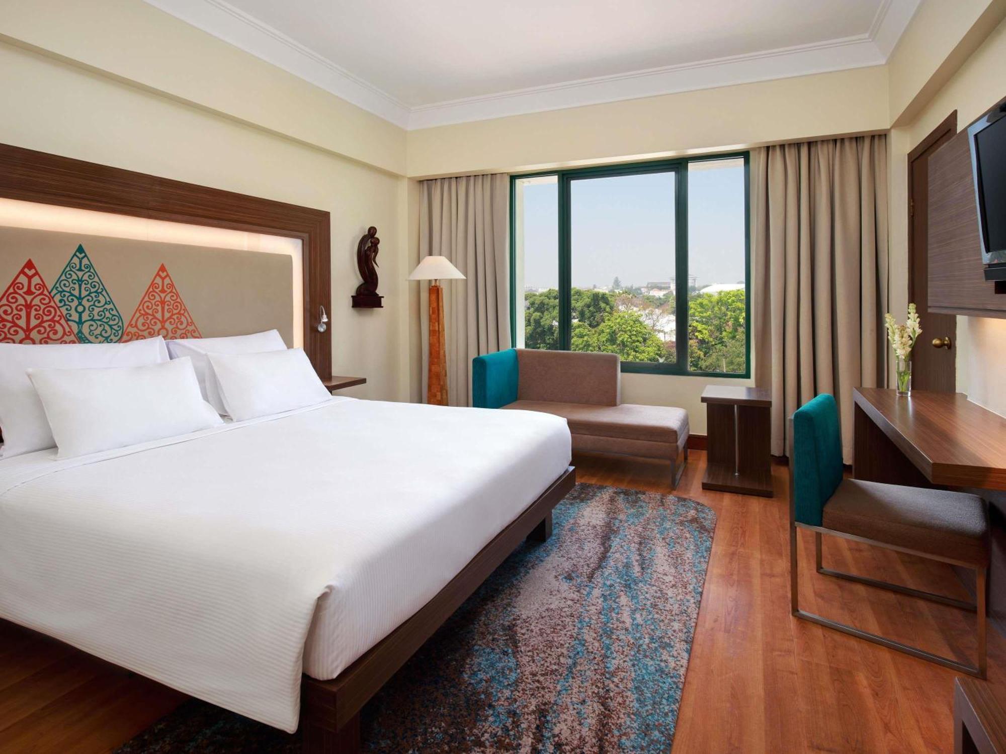 Novotel Solo Екстериор снимка