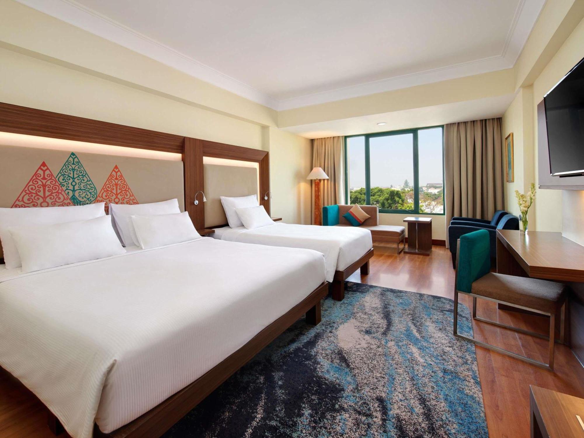 Novotel Solo Екстериор снимка