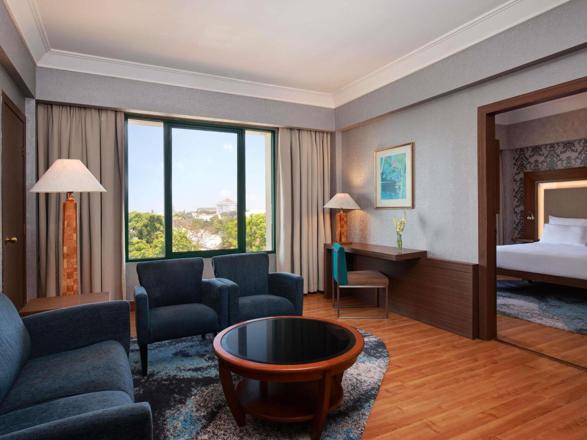 Novotel Solo Екстериор снимка
