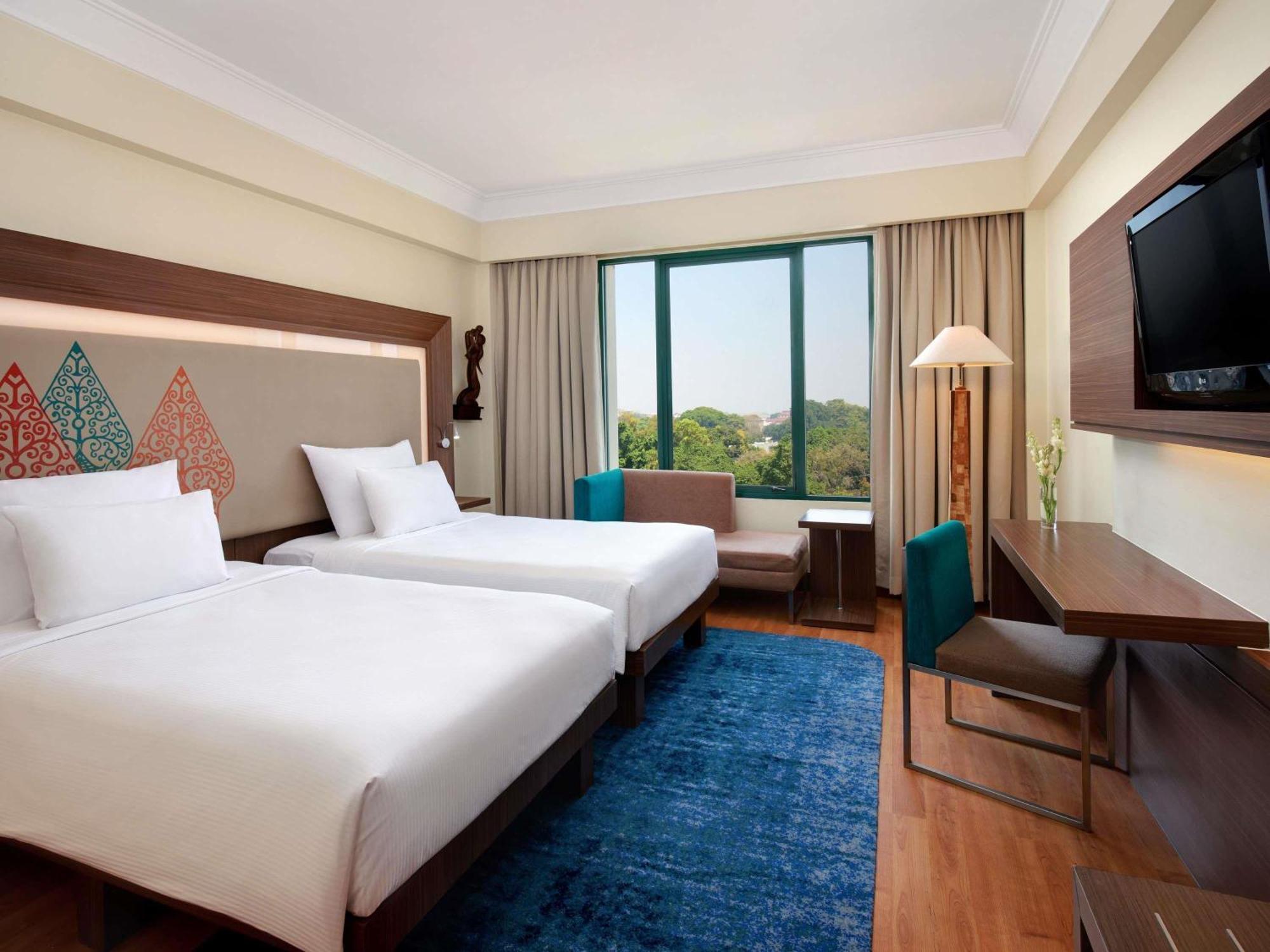 Novotel Solo Екстериор снимка